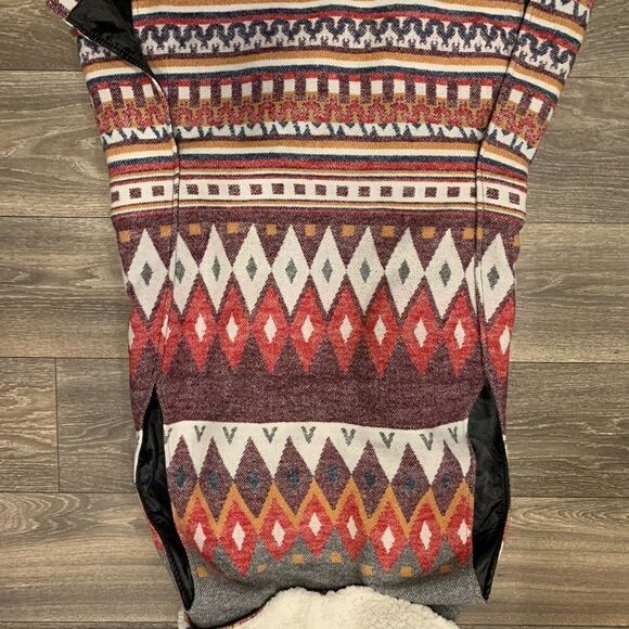 Me Jane Sherpa lined southwest print ladies vest.  Size: XL. - Picture 4 of 4